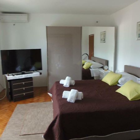 Apartments Branko Вели-Рат Экстерьер фото